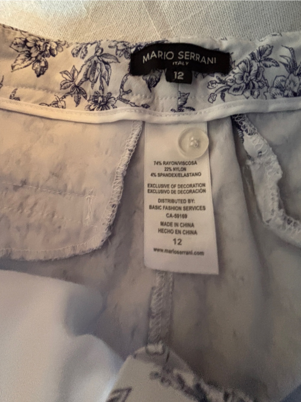 Mario Serrano Floral Blue & White Cropped Pants Women’s Size 12 - Picture 3 of 9